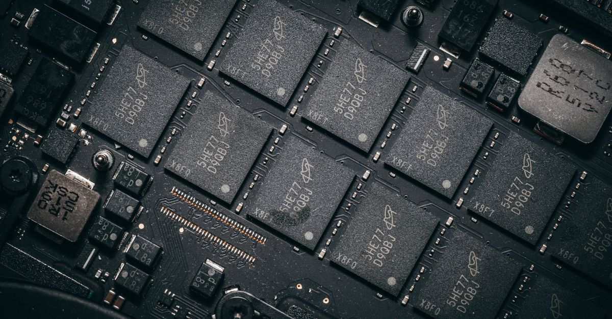 Chinese Chipmaker Eyes $8B Hong Kong IPO to Cement AI Leadership