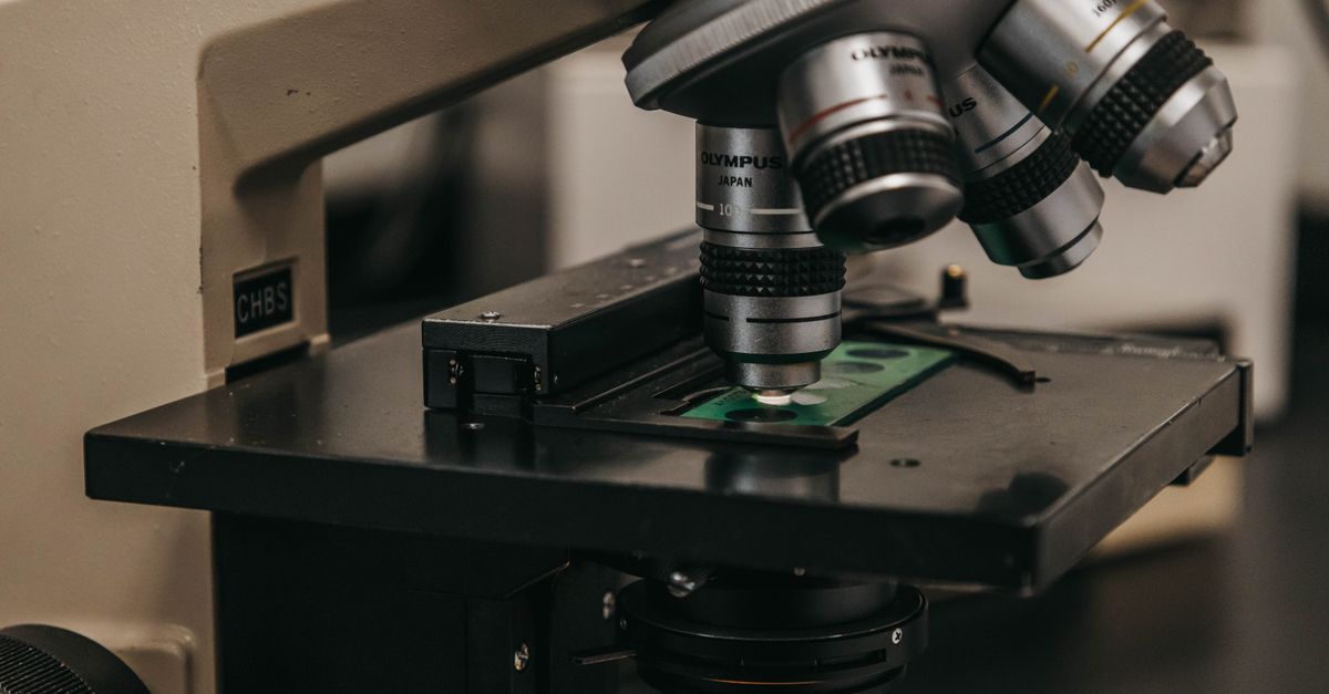 New AI Model Reasons Through Molecular and Crystal Structures