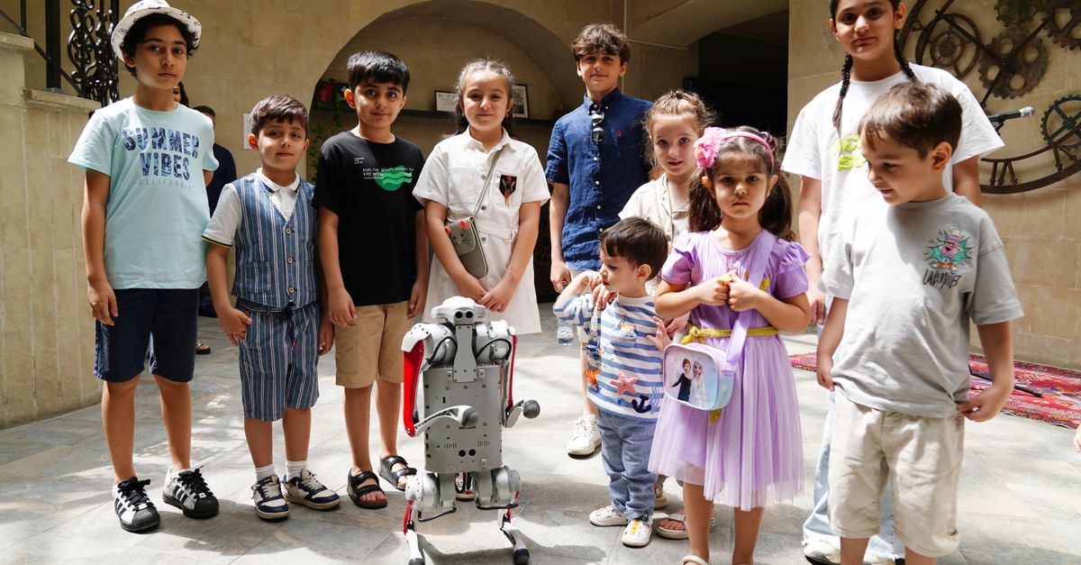 New Framework Helps Humanoid Robots Learn Complex Tasks