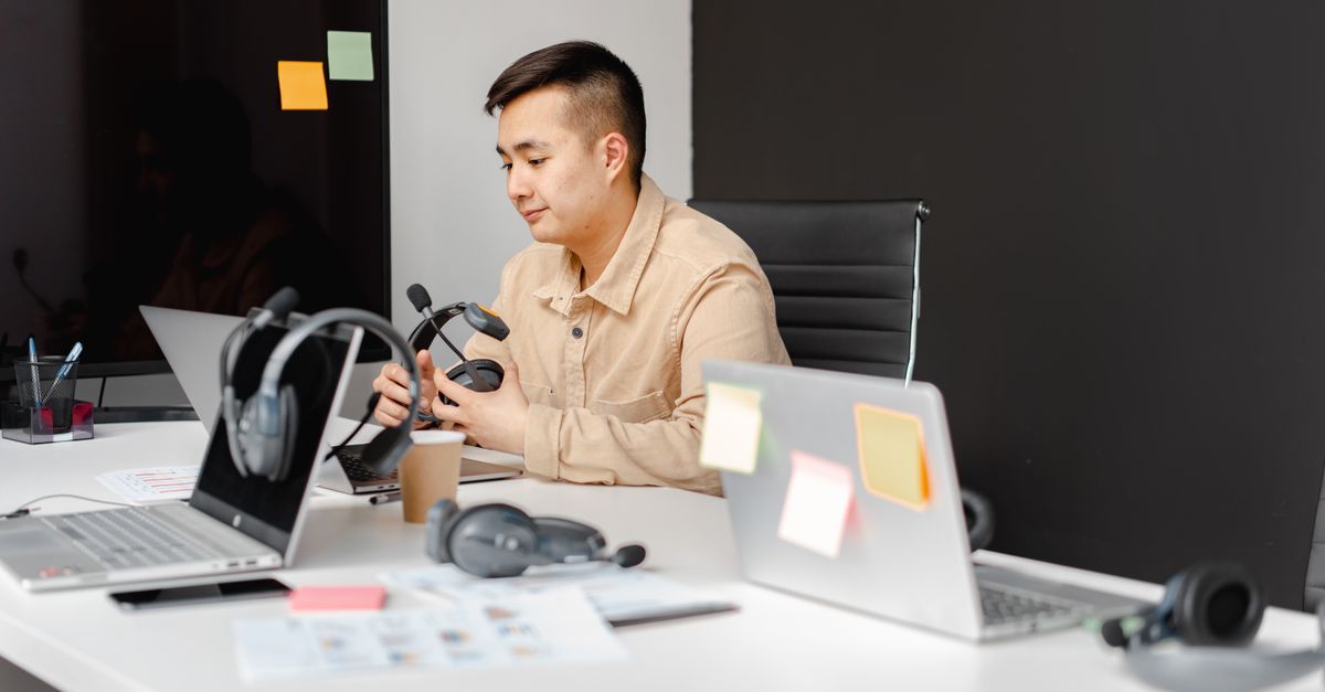 New Framework Teaches AI Agents to Search Smarter and Remember Better